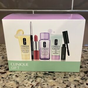 NWT Clinique Gift Set